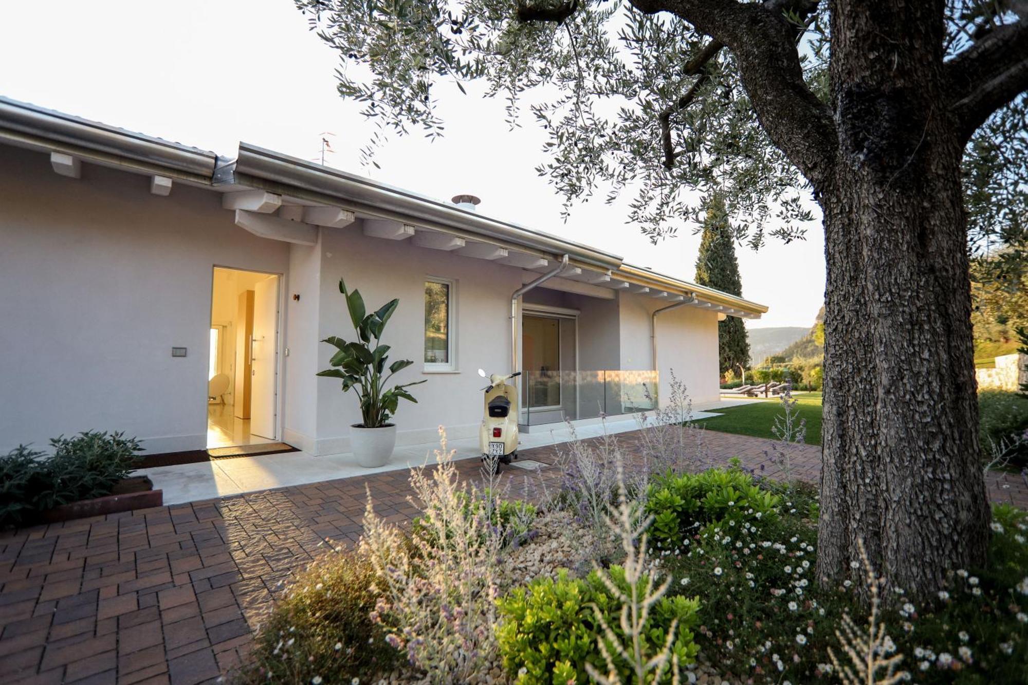 Villa F Bardolino Exterior photo